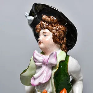 Коллекционная Фарфоровая статуэтка «Маленький Цветочник» Scheibe-Alsbach Германия.