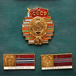 Коллекционное Панно - Картина -  Значки «Гербы и Флаги СССР», вторая половина ХХ века. 