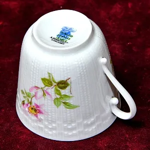 Фарфоровый Сервиз «Эгоист» - 5 предметов из серии «Шиповник», Limoges Франция -1979 год.