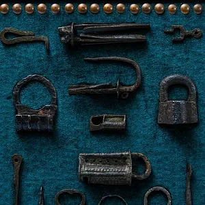 Настенное Коллекционное Панно - Картина «Старинные Замки и Засовы», Россия конец XIX - начало ХХ века.