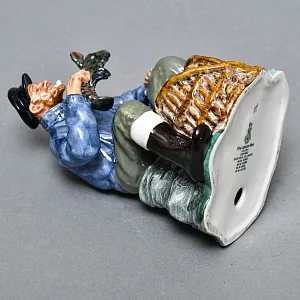Коллекционная Фарфоровая статуэтка «Рыбак с омаром», Royal Doulton Ангия, 1963 - 1994 годы. 