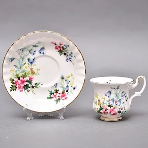 Коллекционная Фарфоровая Кофейная пара «Букет с колокольчиками», ROYAL ALBERT Англия.