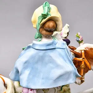 Большая Фарфоровая статуэтка «Дама в паланкине и Цветочница», Scheibe-Alsbach Германия, середина ХХ века.