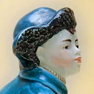 Коллекционная статуэтка «Мальчик со снежком», Фаянс ЗиК Конаково, СССР 50-е годы.