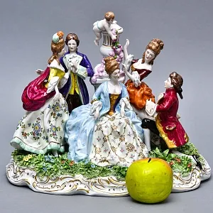 Коллекционная Фарфоровая статуэтка «ГАЛАНТНАЯ ПРОГУЛКА», Scheibe-Alsbach Германия, середина ХХ века. 