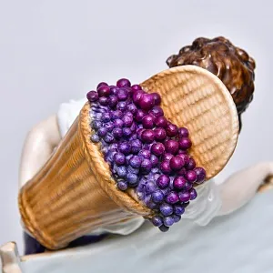 Коллекционная Фарфоровая статуэтка «Сбор винограда», Германия - вторая половина ХХ века. 