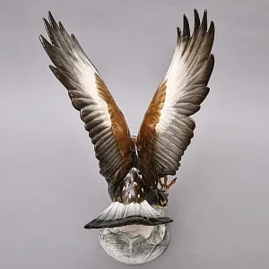 Большая Коллекционная статуэтка «Коричневый Ястреб на Охоте», Фарфор Hutschenreuther Германия.