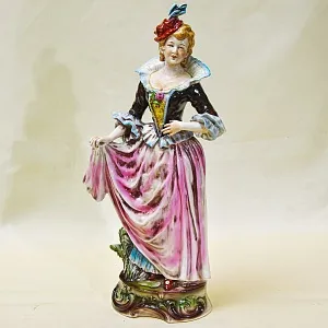 Большая Фарфоровая Статуэтка «Девушка на прогулке», GRAFENTHAL Германия - 1985год.