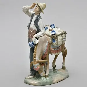 Коллекционная Фарфоровая статуэтка «Продавец фарфора»,  Lladro Испания - 1974 год.