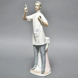  Коллекционная Фарфоровая статуэтка «Врач - Стоматолог», Lladro Испания, 1977 год.