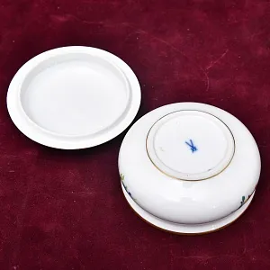 Коллекционная Фарфоровая Шкатулка - Бонбоньерка «MEISSEN Blumen», MEISSEN Германия.