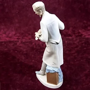 Редкая! Коллекционная Фарфоровая статуэтка «Ветеринар» Lladro, Испания - 1972 год.