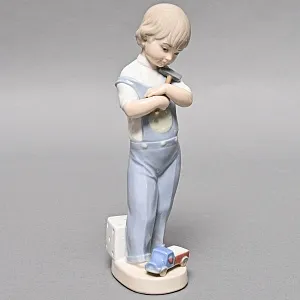 Коллекционная Фарфоровая статуэтка «Маленкий мастер», Lladro Испания - 1974 год.