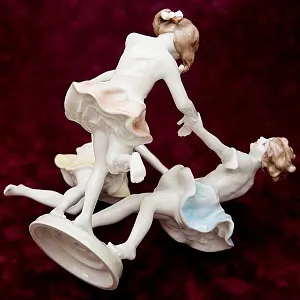 Фарфоровая Статуэтка «Майский Танец», Hutschenreuther, Германия -1955-1968 годы.