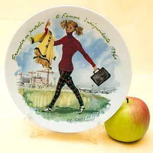 Коллекционная Тарелка «Женщина и 1960 год » Фарфор, Лимож, Limoges, Франция -1979 год.