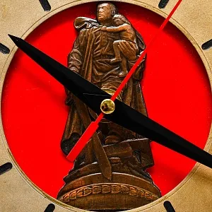 Памятные Кварцевые Настольные Часы «Звезда Победы - ХХХ лет» СССР - 1975 год. 