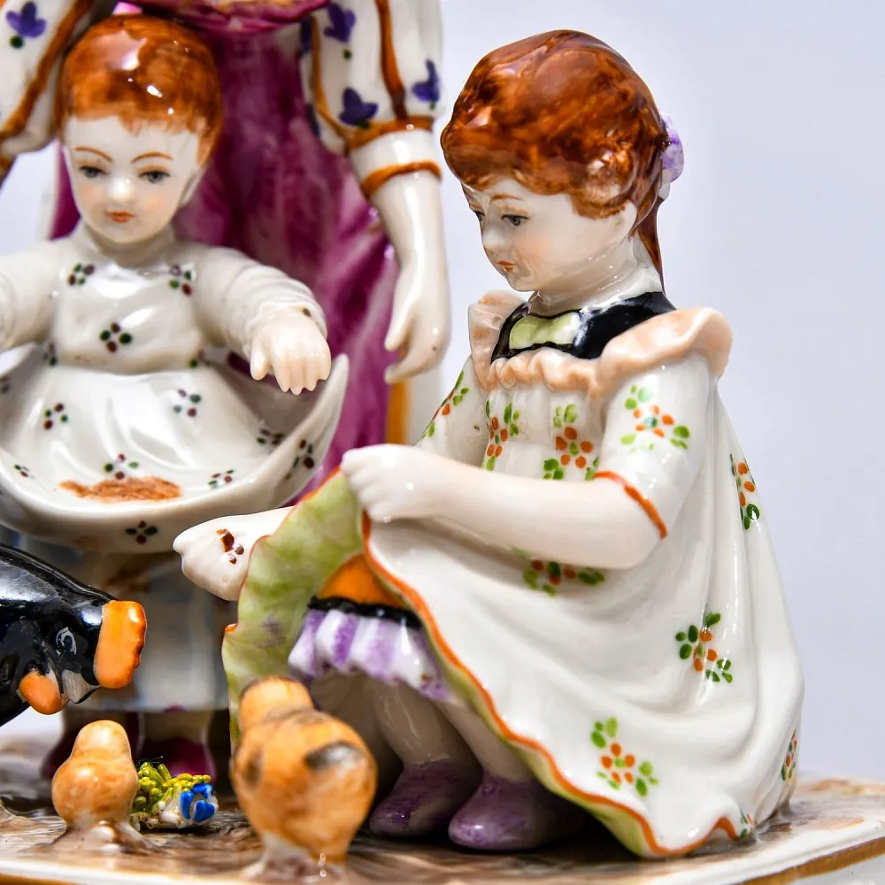 Редкость! Антикварная Фарфоровая Статуэтка «КОРМЛЕНИЕ КУР», Aсkermann & Fritze Германия.