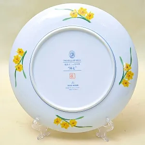 Коллекционная Тарелка - Блюдо «Май» - «Воробей и Нарциссы» Фарфор, Franklin Mint Япония, 1979 год.