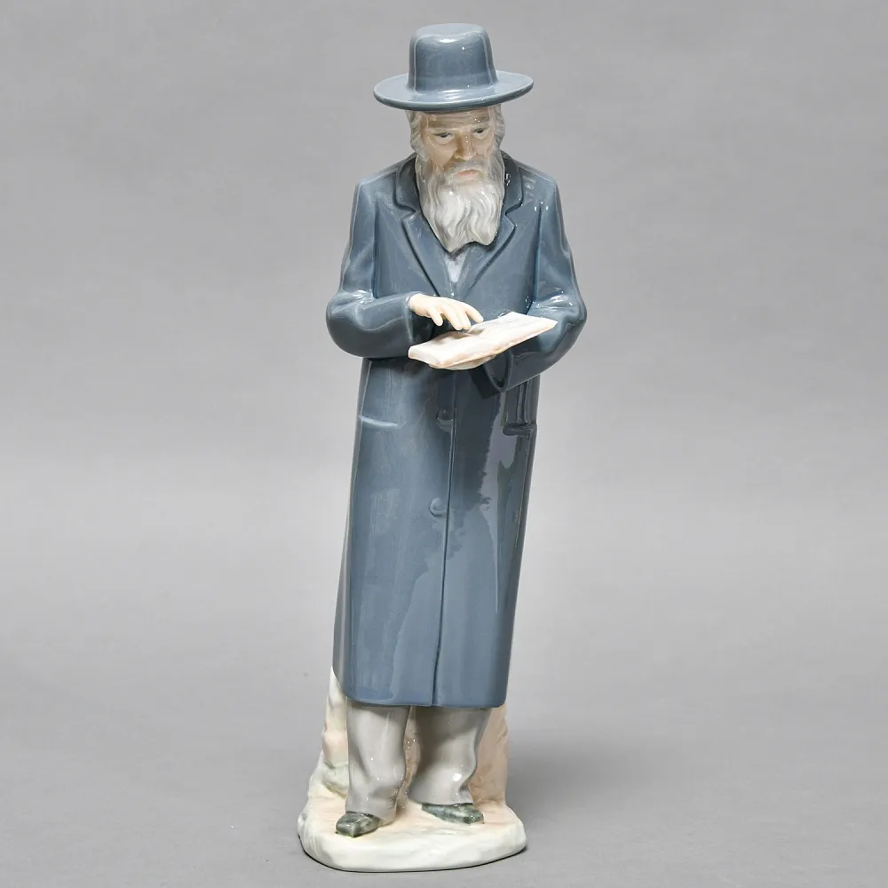 Коллекционная Фарфоровая статуэтка «Раввин. Ребе, читающий Тору», NAO by Lladro Испания.