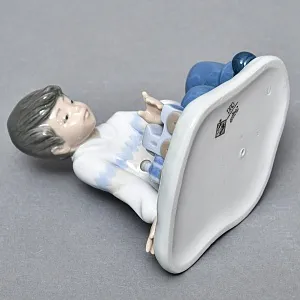 Коллекционная Фарфоровая статуэтка «Мальчик с паровозиком», NAO by Lladro Испания. 