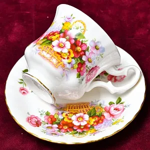 Коллекционная Фарфоровая Кофейная пара «ЛЕТО», ROYAL ALBERT Англия, вторая половина ХХ века.
