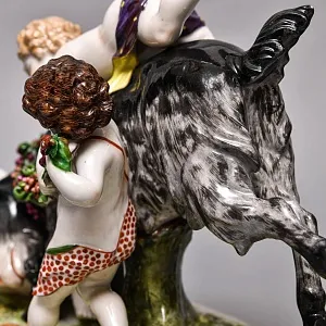  Антикварная Фарфоровая статуэтка «Три путти, играющие с козлом», Ludwigsburg Германия, 1919 - 1927 гг.