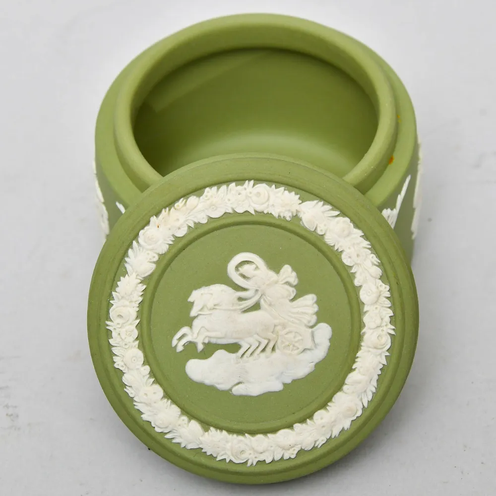 Коллекционная Шкатулка - Бонбоньерка «Античная Колесница», Яшмовый Фарфор WEDGWOOD, Англия.