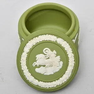 Коллекционная Шкатулка - Бонбоньерка «Античная Колесница», Яшмовый Фарфор WEDGWOOD, Англия.