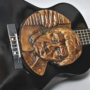 Авторское Настенное Панно «Гитара и Владимир Высоцкий», медь, СССР 80-е годы ХХ века.