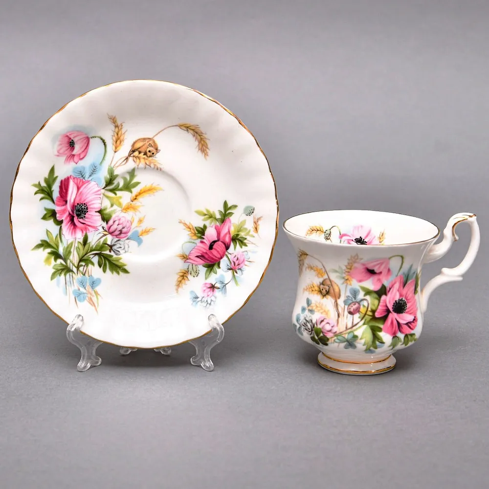 Коллекционная Фарфоровая Кофейная пара «Сбор урожая маков», ROYAL ALBERT Англия.