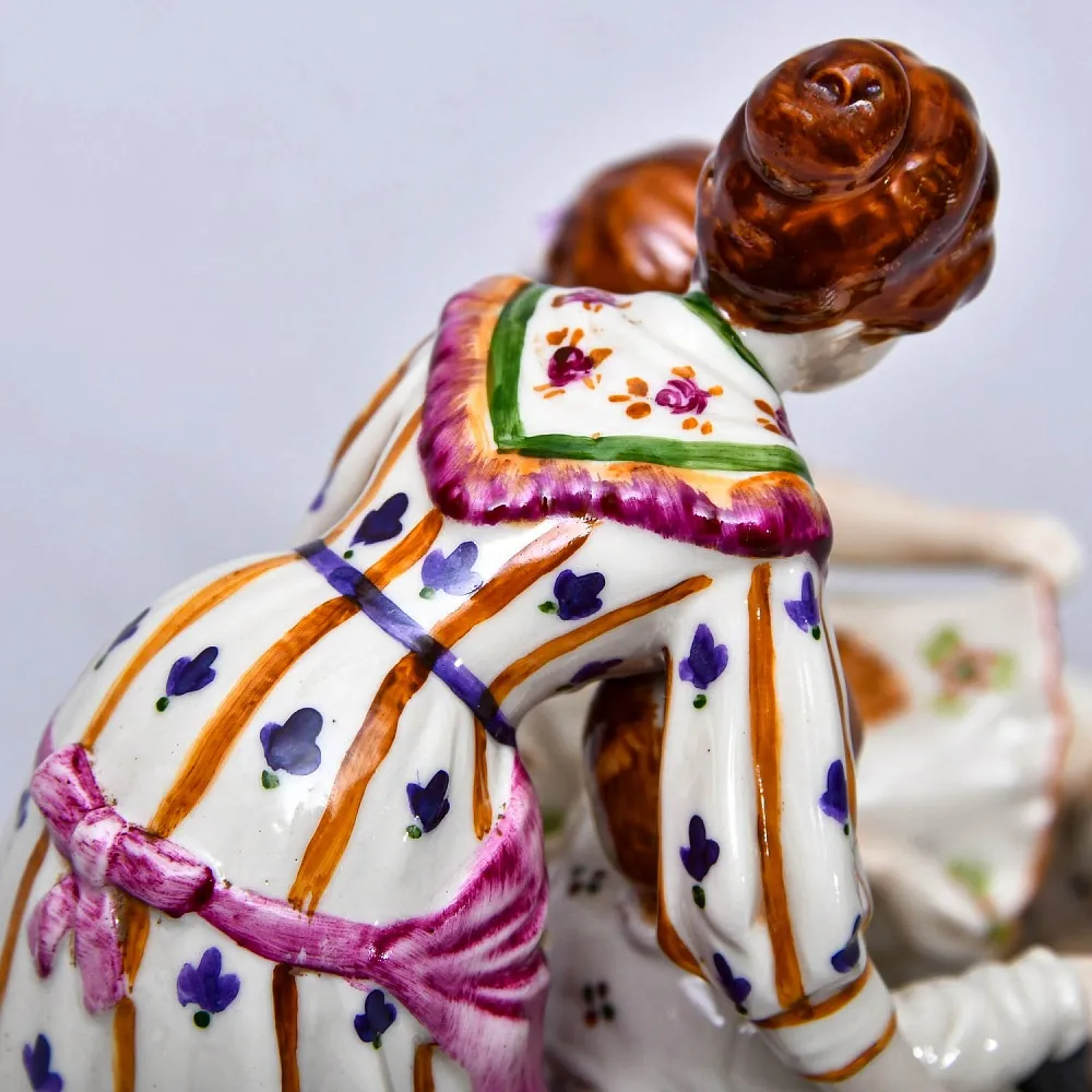 Редкость! Антикварная Фарфоровая Статуэтка «КОРМЛЕНИЕ КУР», Aсkermann & Fritze Германия.