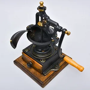 Антикварная Коллекционная Чугунная Ручная Механическая Кофемолка Франция, начало ХХ века.