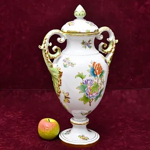Большой Фарфоровый Вазон - Ваза с крышкой из коллекции «Victoria», HEREND Венгрия.