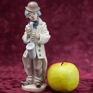 Фарфоровая статуэтка «Клоун с cаксофоном» Lladro, Испания - 1987 год.