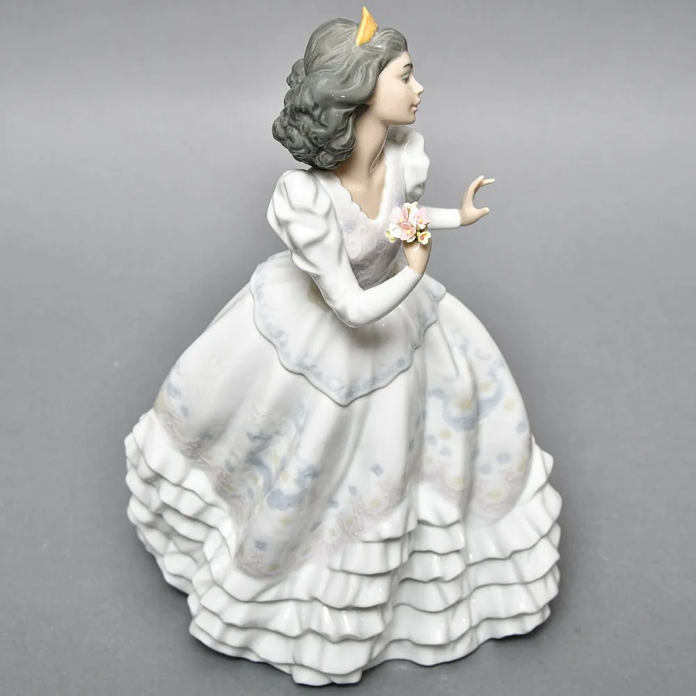 Коллекционная Фарфоровая статуэтка «Девушка в бальном платье», Lladro Испания, 2000 - 2004 годы. 