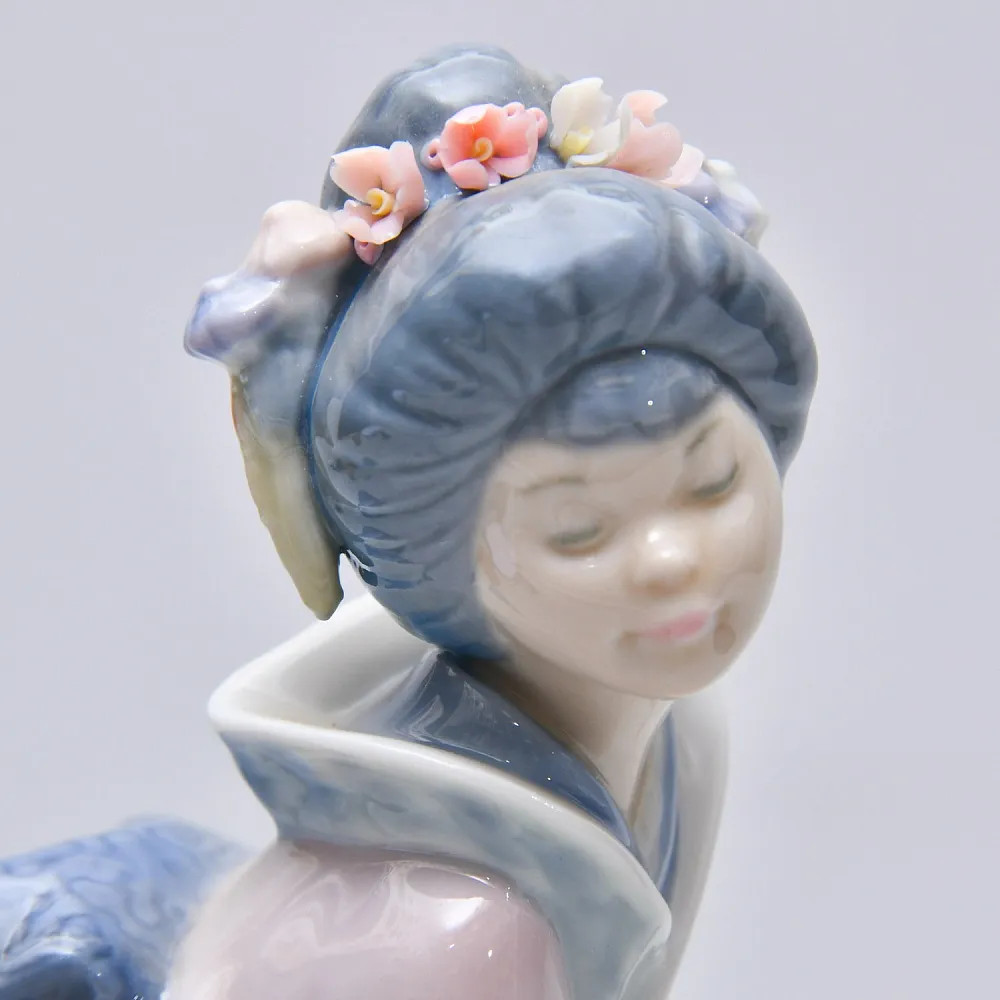 Редкость!!! Коллекционная Фарфоровая Статуэтка «Мичико. Японская девушка с корзиной цветов», Lladro Испания.