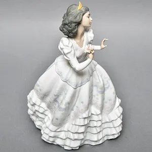 Коллекционная Фарфоровая статуэтка «Девушка в бальном платье», Lladro Испания, 2000 - 2004 годы. 