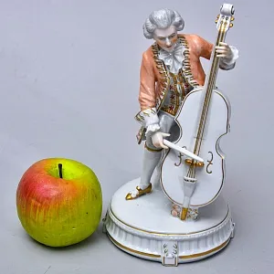 Коллекционная Фарфоровая статуэтка «Музыкант. Виолончелист», SITZENDORF Германия.