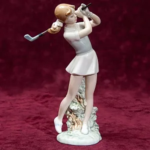 Редкая! Коллекционная Фарфоровая статуэтка «Гольфистка», NAO by Lladro, Daisa, Испания -1985 год.