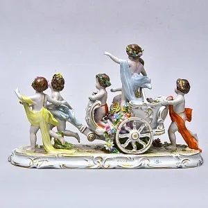 Коллекционная Фарфоровая статуэтка «ПУТТИ - Триумфаторы», Scheibe-Alsbach Германия.