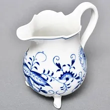 Фарфоровый молочник - сливочник на ножках «Луковый узор», MEISSEN Германия, середина ХХ века. 