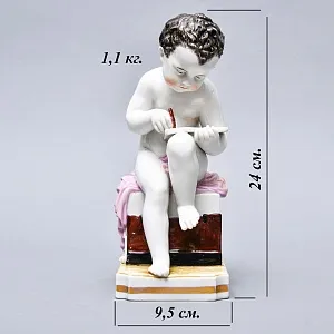 Антикварная Фарфоровая статуэтка «Пишущий мальчик»,  VOLKSTED Германия, 1894 - 1900 годы.