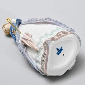 Винтажная Фарфоровая статуэтка "Девочка с зонтиком. Эвита", Lladro Испания - 1983 год.
