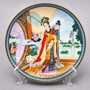 Коллекционная Номерная Тарелка «Китайская красавица и служанка» Фарфор, Китай -1986 год. 