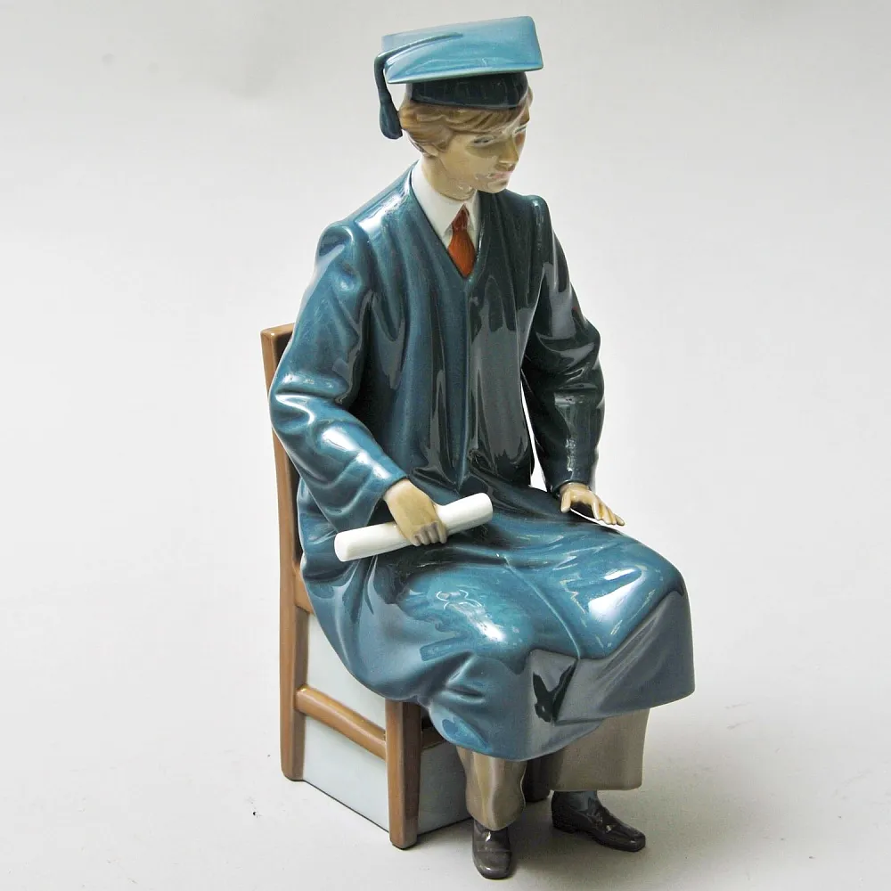 Большая Коллекционная Фарфоровая статуэтка «ВЫПУСКНИК». Lladro Испания - 1983 год.