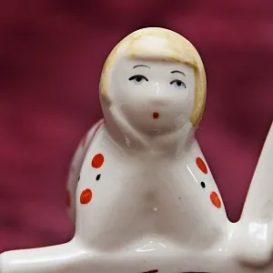 Фарфоровая статуэтка «На заборе», СССР Сысертский фарфоровый завод, 1960 - 1977 гг. 