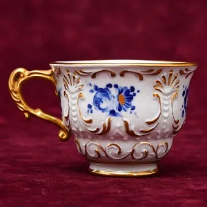 Коллекционная Фарфоровая Кофейная пара «Голубые Розы», Италия - вторая половина ХХ века.