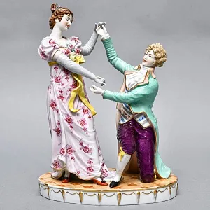 Антикварная статуэтка «Дама с кавалером. Приглашение на танец», Фарфор Muller & Co, Германия, 1907 - 1949 гг. 