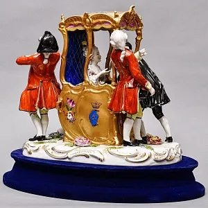 Антикварная Фарфоровая статуэтка «Дама в золотом портшезе», Carl Thieme Германия, 1864 - 1888 годы. 