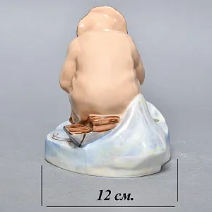 Авторская Коллекционная Фарфоровая Статуэтка «Рыбак на зимней рыбалке», Россия.